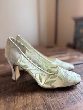 Valerie Stevens Gwen Cream Pumps with Light Green Leaf Embroidery
